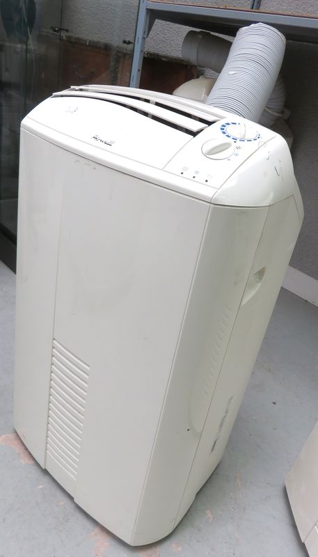 CLIMATISEUR MOBILE DE MARQUE AIRWELL MODELE AELIAII 7 CD 407C, 1KW.  ON Y JOINT SONT TUYAU D'EXTRACTION.