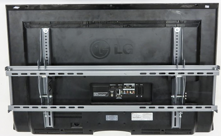 TELEVISEUR LCD 42 POUCES DE MARQUE LG MODELE 42LF65. VENDU AVEC SUPPORT MURAL ET CABLE D'ALIMENTATION.