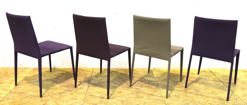 LIEVORE - ALTHERR - MOLINA
4 CHAISES MODELE NORMA A STRUCTURE EN ACIER ET POLYURETHANE, 2 A HOUSSES VIOLETTES, 1 A HOUSSE BEIGE FONCE ET UNE A HOUSSE VIOLET FONCE. EMPILABLES.
EDITION ARPER.
DIMENSIONS : 85  X 45 X 46 CM.
PRIX CATALOGUE : 588 EUROS L'UNITE.