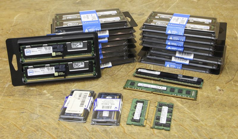 38 BARRETTES DE RAM  DONT : 32 BARRETTES DE 2GB  DE MARQUE DELL MODELE SNP9F030CK2/2G, 1 BARRETTE DE RAM 4GB MODELE 2RX4 PC3-10600R-9-10-J0, 1 BARRETTE DE RAM 4GB MODELE 2RX8 PC3-12800U-11-11-B1, 2 BARRETTES DE RAM SODIMM 4GB MODELE PC3L-12800S-11-12-F3, 1 BARRETTE DE RAM 2GB MODELE 2RX16 PC2-6400S-666-12-E3 ET 1 BARRETTE DE RAM 1GB MODELE 2RX16 PC2-5300S-555-12-A3.