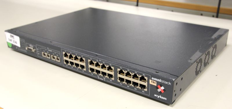 SWITCH 24 PORTS DE MARQUE XYLAN MODELE OMNISTACK OS-4024G.