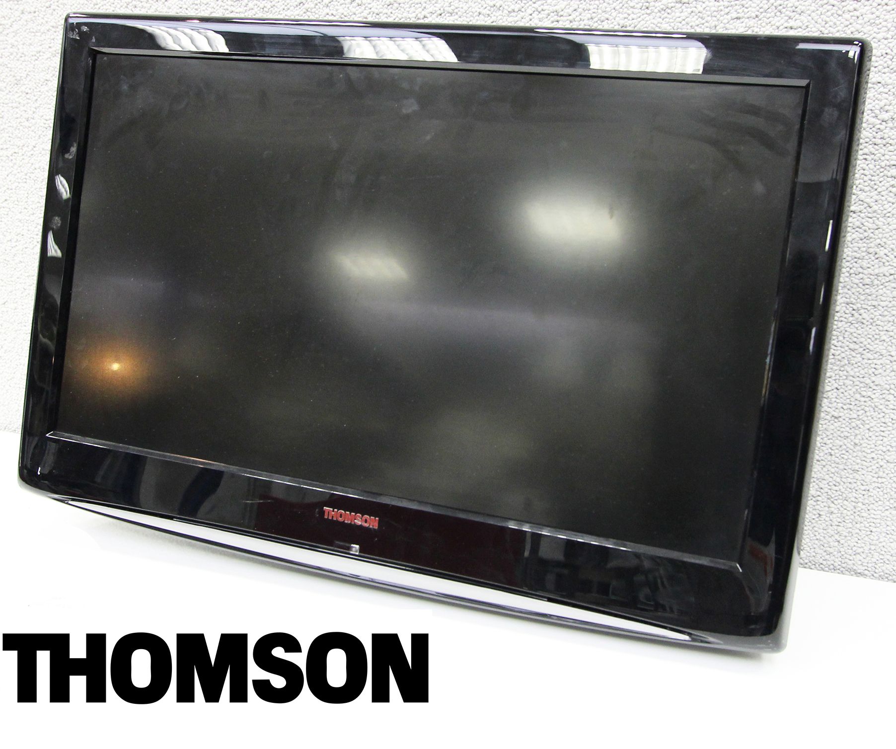TELEVISEUR DE MARQUE THOMSON. ECRAN LCD DE 32 POUCES. 1 UNITE.