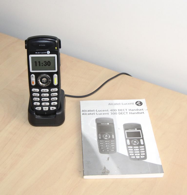 35 TELEPHONES DECT DE MARQUE ALCATEL LUCENT MODELE 300-400. QUANTITE: 35. LP BARBES RDC