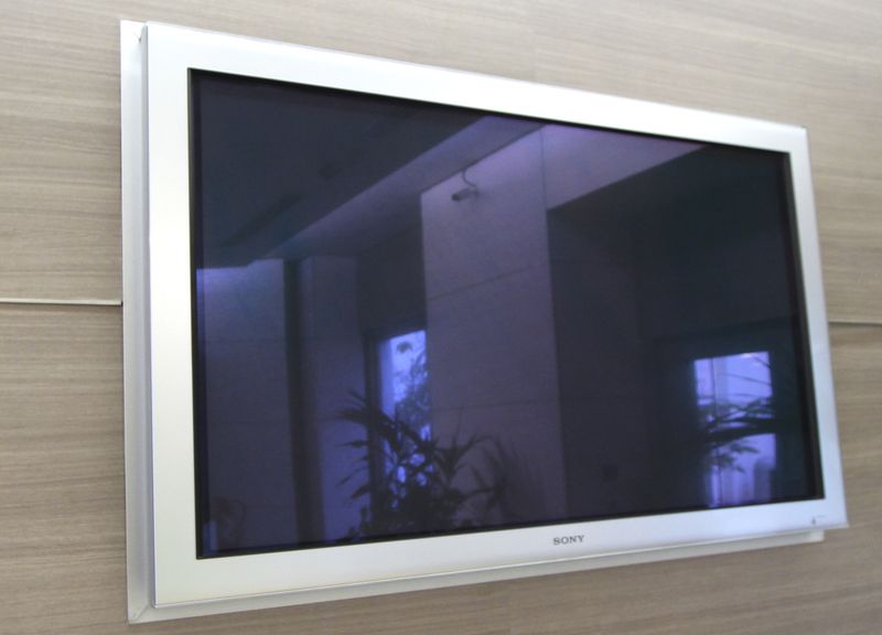 MONITEUR A ECRAN LCD OU LED DE 50 POUCES DE MARQUE SONY. A DEMONTER. DIAGONALE: 128 CM. ACCUEIL RDC C.