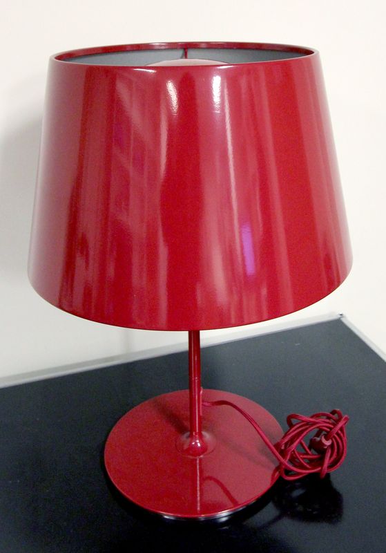 LAMPE DE TABLE EN METAL LAQUE ROUGE. 159 X 42 CM. SOUS SOL - 1.