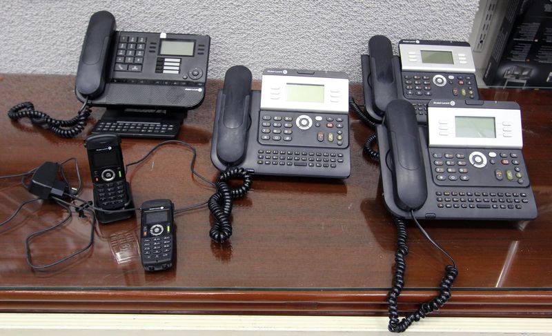 6 TELEPHONES DE MARQUE ALCATEL DONT 2 MODELES 400 DECT ET 3 MODELES 4029 ET 1 8029.