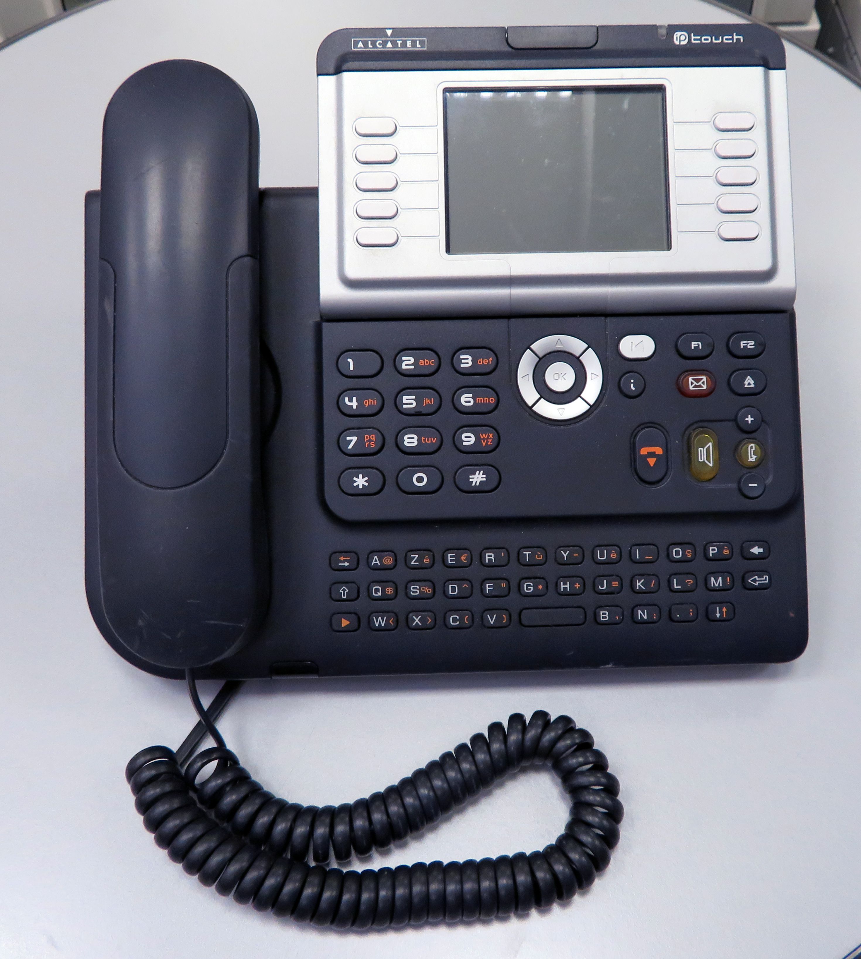 TELEPHONES IP DE MARQUE ALCATEL MODELE 4068. 43 UNITES