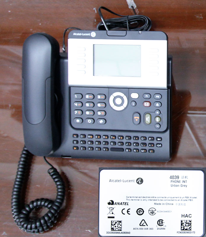 10 TELEPHONES IP DE MARQUE ALCATEL MODELE 4039 DONT 1 NEUF DANS SON EMBALLAGE D'ORIGINE.