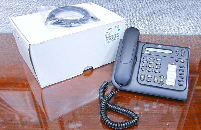 5 TELEPHONES IP TOUCH DE MARQUE ALCATEL MODELE 4018. COLORI URBAN GREY. NEUF DANS LEUR BOITE D'ORIGINE