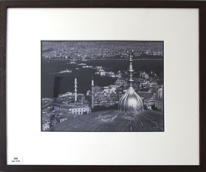 3 IMPRESSIONS DE PHOTOS "VUES D'ISTANBUL". 64,5 X 84,5 CM. 84,5 X 64,5 CM. 74,5 X 84,5 CM. 22-109.