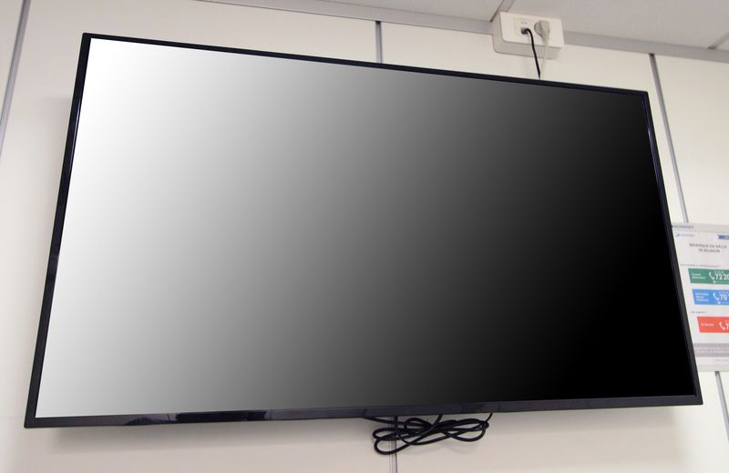 MONITEUR A ECRAN LCD DE 48 POUCES DE MARQUE VIEWSONIC MODELE CDE4803. VENDU AVEC SUPPORT MURAL. 253.
