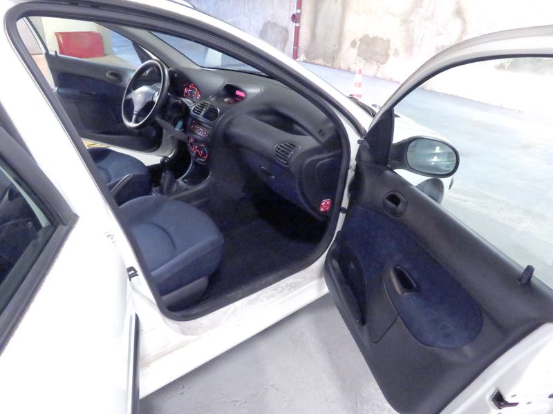 VOITURE PEUGEOT 206 1.1I INJECTION  2003