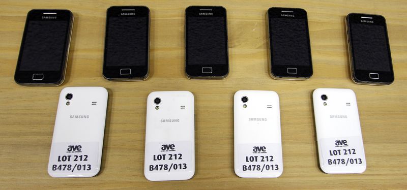 10 TELEPHONES DE MARQUE SAMSUNG, MODELE GALAXY ACE GT-S5839I, COQUES BLANCHES.