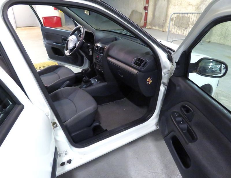 VOITURE RENAULT CLIO II PHASE 2  1.2 INJECTION 2004