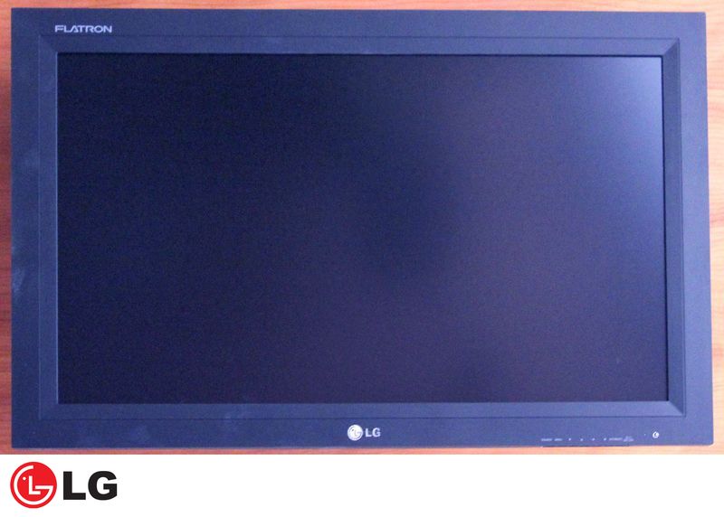 2 UNITES.MONITEUR LCD DE 32 POUCES DE MARQUE LG MODELE FLATRON M3200C VENDU AVEC SON SUPPORT MURAL. 4 EME.