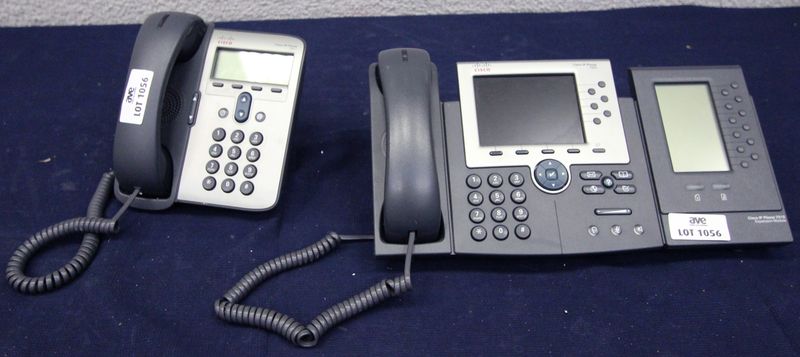 2 TELEPHONES CISCO IP PHONE DONT UN MODELE 7965 AVEC EXTENSION 7915 ET UN MODELE 7911.