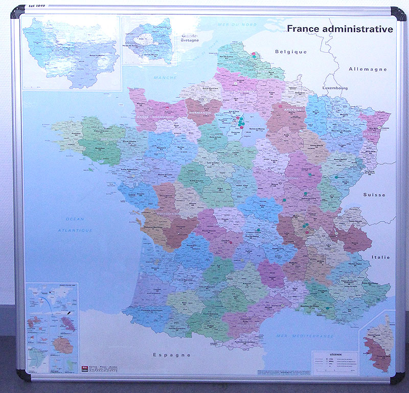 CARTE DE LA FRANCE ADMINISTRATIVE AIMANTEE DANS UN CADRE EN ALUMINIUM. ADELAIDE RDC B REUNION.