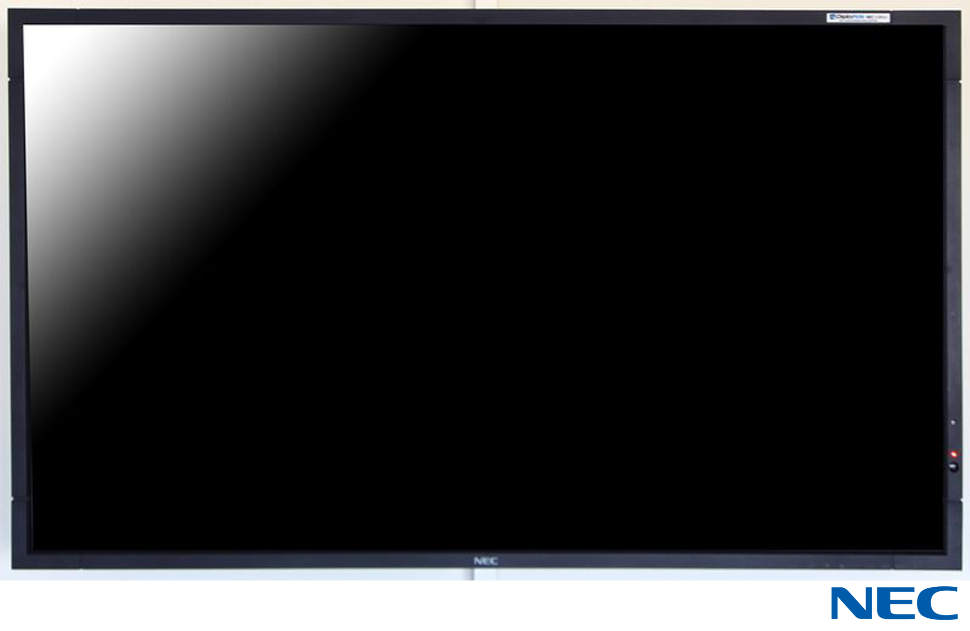 MONITEUR A ECRAN LCD DE 42 POUCES DE MARQUE NEC MODELE V423  VENDUS AVEC SA TELECOMMANDE ET SON SUPPORT MURAL. R4.1