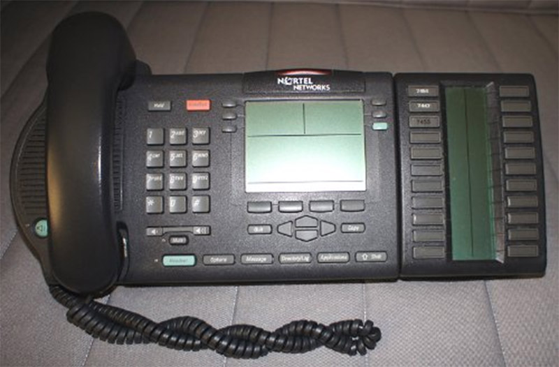 TELEPHONE DE MARQUE NORTEL MODELE M3904 DIGITAL EXTENDED.  QUANTITE 6. VENDU A L'UNITE AVEC FACULTE DE REUNION. LES MIROIRS. B16 21 - B13 01 - B13 22 - B12 54 - B08 12 - BR1 13