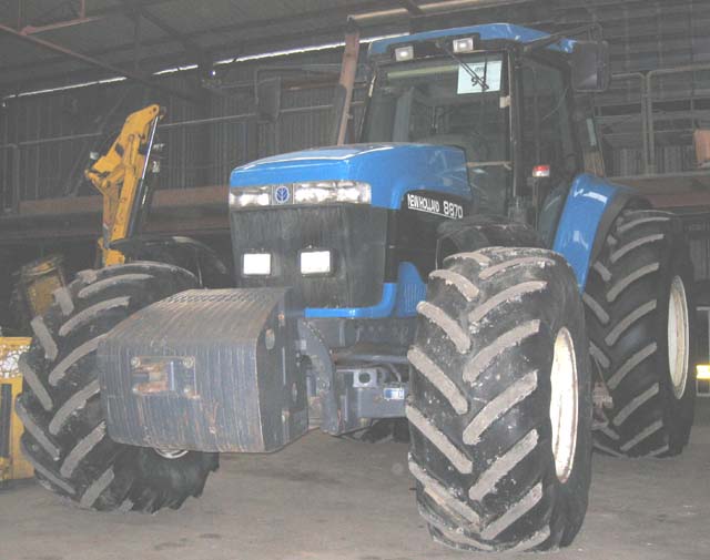 TRACTEUR AGRICOLE NEW HOLLAND FORD 8870 4 RM 4 RM 1998