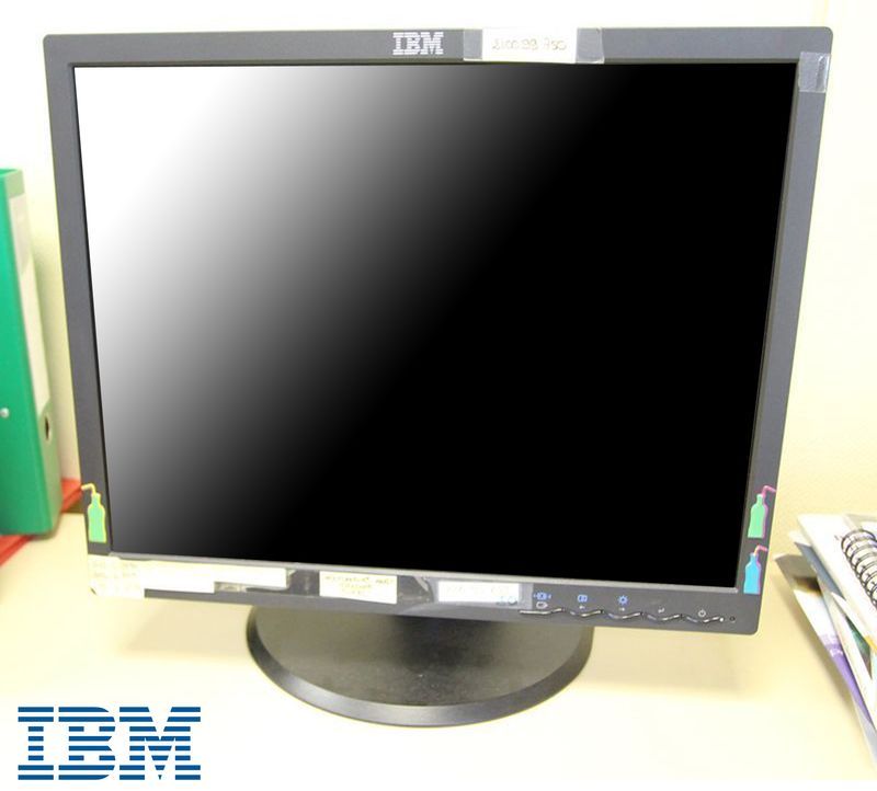 3 UNITES.MONITEUR A ECRAN LCD 20 POUCES DE MARQUE IBM MODELE 9320HB1.   611, 545, 1ER.