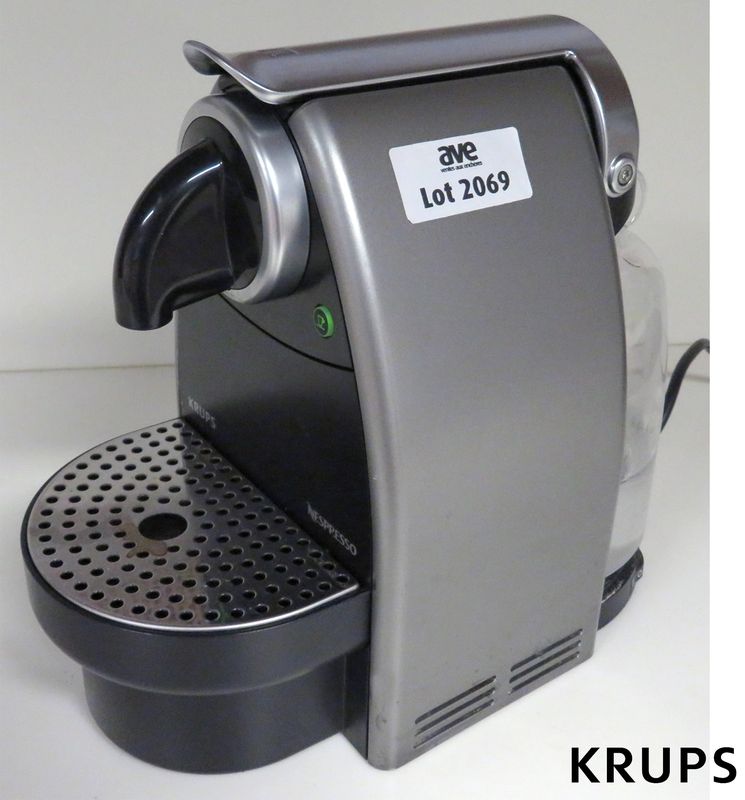 MACHINE A CAFE NESPRESSO DE MARQUE KRUPS MODELE XN2125 DE COULEUR NOIR ET GRIS. 11EME