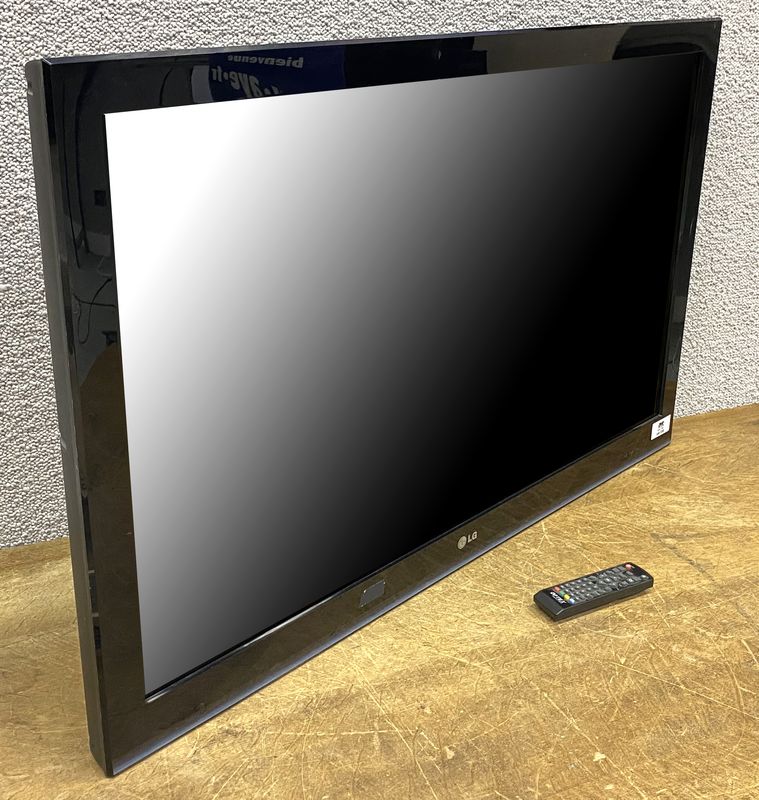 TELEVISION A ECRAN LCD 42 POUCES DE MARQUE LG MODELE 42LK451, ON Y JOINT UNE TELECOMMANDE UNIVERSELLE. RUEIL