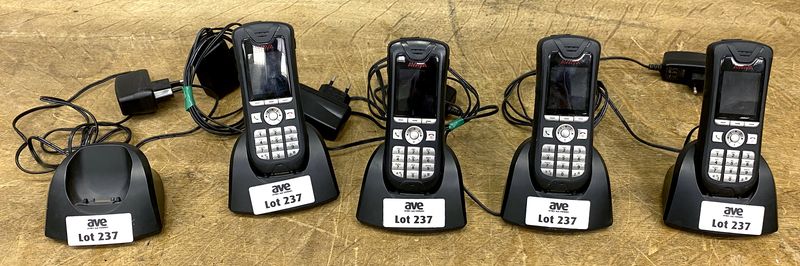 4 TELEPHONES DECT DE MARQUE AVAYA MODELE DH4-CBAA/1I, ON Y JOINT 4 BASES MODELE DC3-CAAA/1C. RUEIL