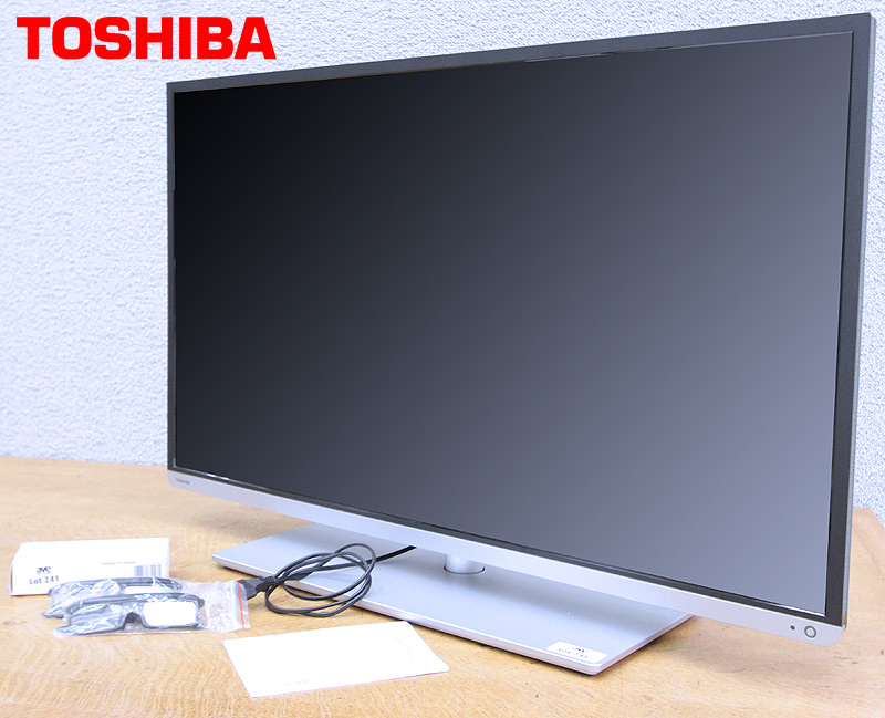 TELEVISEUR SMART TV 3D ACTIVE LCD RETROECLAIRAGE LED 102 CM DE MARQUE TOSHIBA MODELE 40T5435DG, AVEC 2 PAIRES DE LUNETTES 3D DE MARQUE TOSHIBA MODELE FTP-AG04G. RUEUIL.