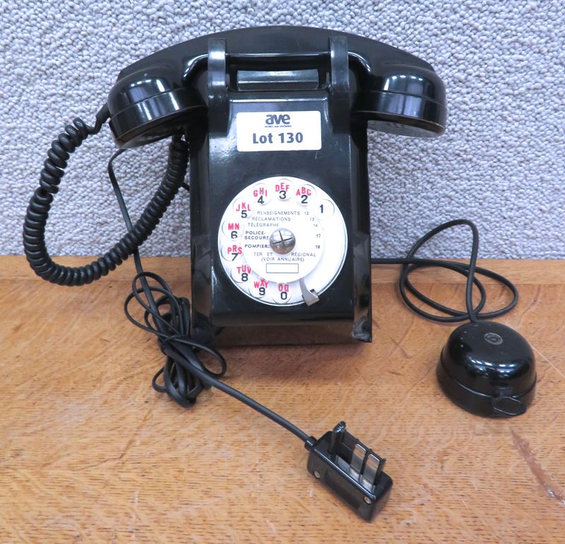 TELEPHONE MURAL DE MARQUE PICART-LEBAS MODELE APPAREIL MURAL BL OU BC 329-1 EN BAKELITE NOIRE. RUEIL