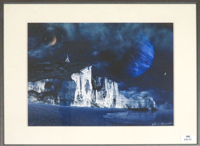 GILLES DE BEAUCHENE (NE EN 1964) TIRAGE PHOTOGRAPHIQUE REPRESENTANT ETRETAT SOUS UN CIEL FANTASTIQUE. 42 X 54 CM