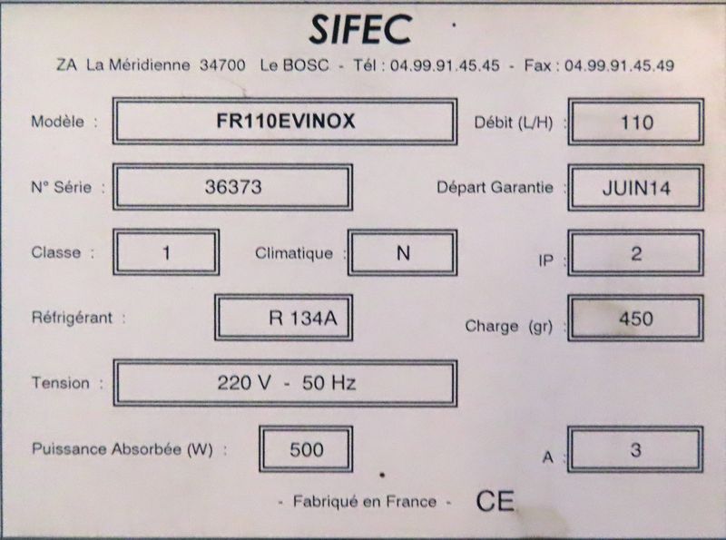 FONTAINE A EAU A DEUX BECS EN INOX ALIMENTAIRE DE MARQUE SIFEC, MODELE FR110 E VINOX. 133 X 43 X 32 CM.