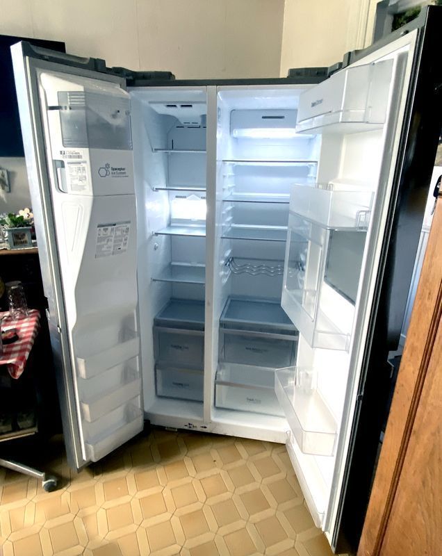 Démontage distributeur sur frigo américain LG GWP3122SC