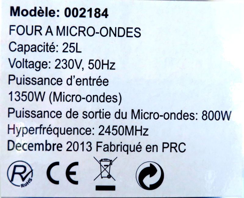 FOUR MICRO-ONDE PROFESSIONNEL DE 800 WATTS MODELE 002184. 30 X 51 X 41 CM. BATIMENT APOLLO.