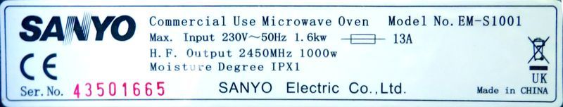 FOUR MICRO ONDE PROFESSIONNEL 1000 WATTS DE MARQUE SANYO MODELE EM-S1001. 31 X 49 X 41 CM. BATIMENT APOLLO.