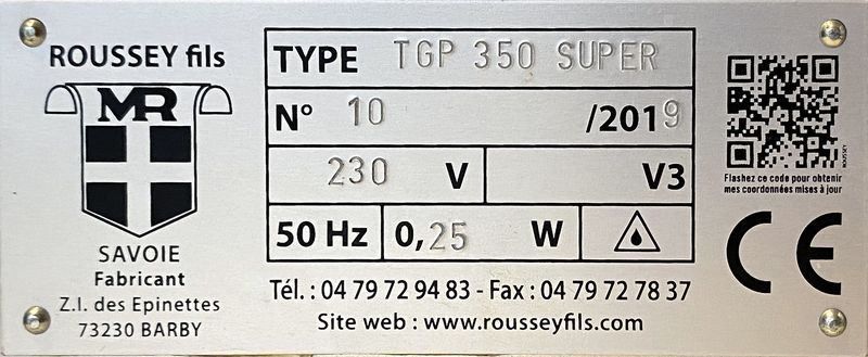 TRANCHEUSE DE MARQUE ROUSSEY FILS MR SAVOIE MODELE TGP350 SUPER ANNEE 2019 AVEC AFFUTAGE AUTOMATIQUE. 55 X 72 X 60 CM. RESTAURANT ORANGE LES AUBRAIS - 380 RUE MARCELIN BERTHELOT - 45400 FLEURY LES AUBRAIS