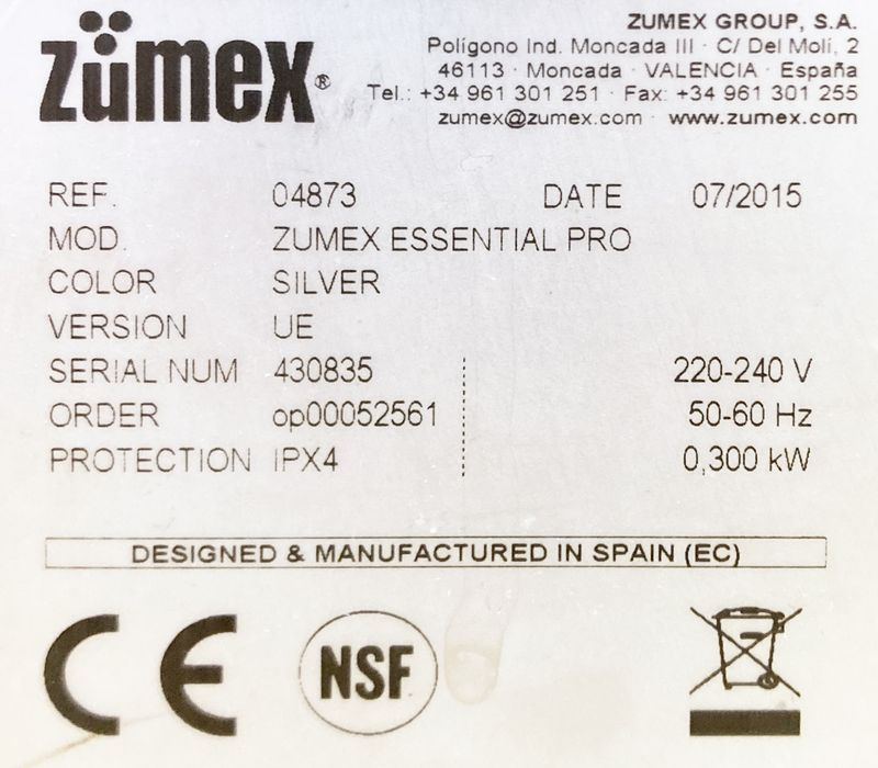 PRESSE AGRUME PROFESSIONNEL DE MARQUE ZUMEX MODELE ZUMEX ESSENTIAL PRO EN ALUMINIUM ET PLASTIQUE. 75 X 50 X 50 CM.