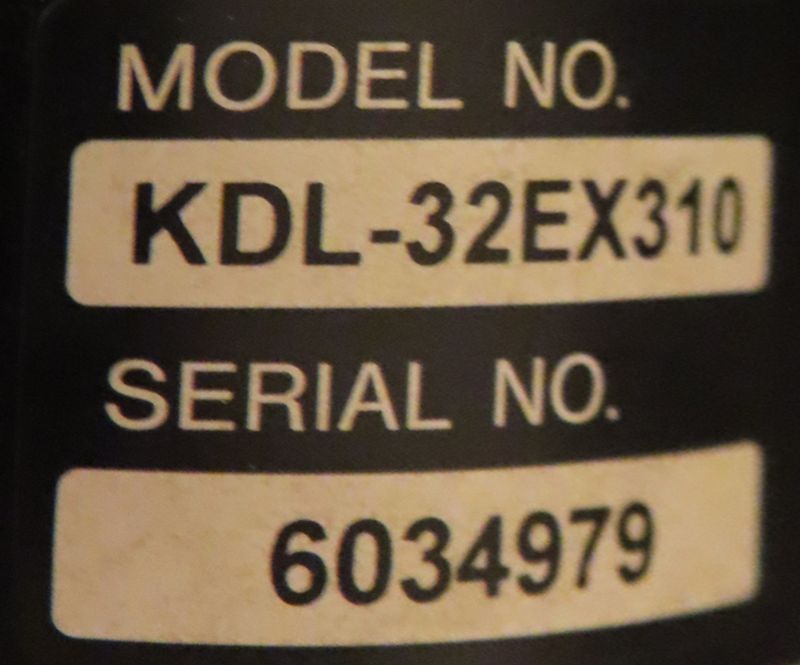 TELEVISEUR 32 POUCES DE MARQUE SONY MODELE KDL-32EX310. VENDU AVEC SON ATTACHE MURALE. RDC B NORD