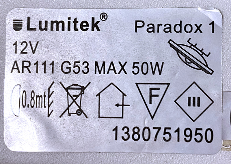SPOT ORIENTABLE DE MARQUE LUMITEK MODELE PARADOX1. 12 X 20,5 X 20,5 CM.