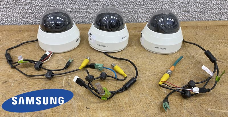 3 CAMERAS DE SURVEILLANCE DOME CCTV, COULEUR ET INFRA ROUGE DE MARQUE SAMSUNG MODELE SCD-5083RP.