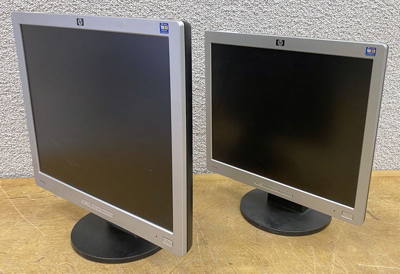 15 MONITEURS A ECRAN LCD DE 17 ET 19 POUCES DE MARQUES HP DONT 9 MODELES L1706 ET 6 MODELES L1906.