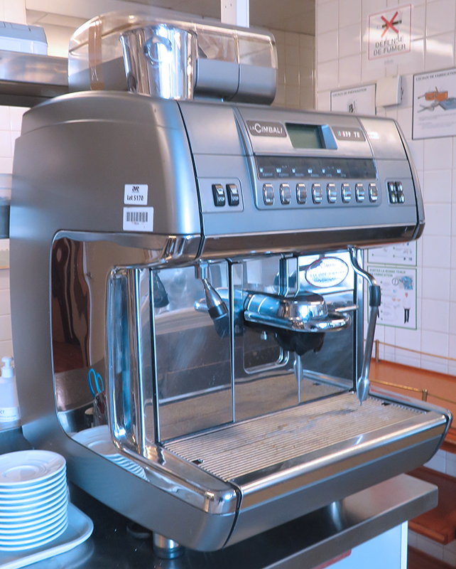 MACHINE A CAFE PROFESSIONNELLE DE MARQUE CIMBALI MODELE S39 TE. 90 X 54 X 68 CM. VENDUE EN L'ETAT. (OFFICE 12EME)