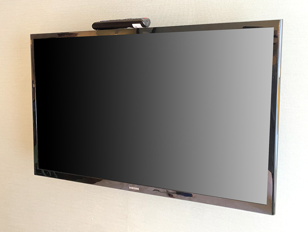 TELEVISION A ECRAN LCD DE 32 POUCES DE MARQUE SAMSUNG MODELE HG32ED470SK. VENDU AVEC SON SUPPORT MURAL ET SA TELECOMMANDE. LOCALISATION : 34