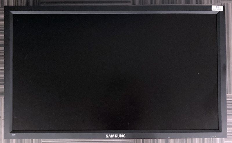 3 UNITES: MONITEUR A ECRAN LCD DE 46 POUCES DE MARQUE SAMSUNG MODELE LH46MGQLBC OU LH46HBPLBC OU LH46CSPLBC.  RDC D SALLE 13, RDC D CE, 5D16