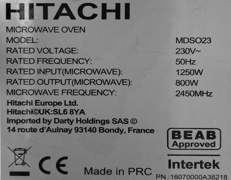 FOUR MICRO-ONDE 800 WATTS DE MARQUE HITACHI MODELE MDSO23. 29 X 49 X 40 CM.