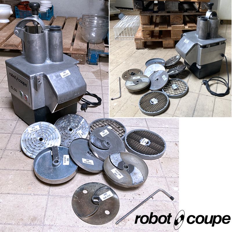 COUPE LEGUME DE MARQUE ROBOT COUPE MODELE CL50. VENDU AVEC 9 DISQUES DE COUPE. 230 VOLTS. 55 X 30 X 40 CM.