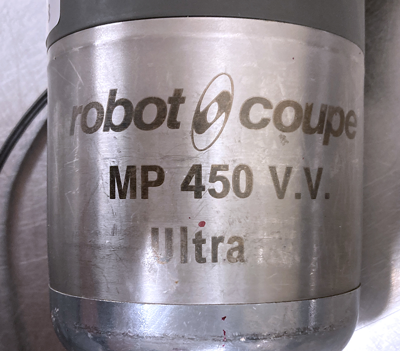 GIRAFE DE MARQUE ROBOT COUPE MODELE MP 450 V.V. ULTRA. 1500 A 9000 TR/MIN AUTOREGULEE, 500 WATT, 230 VOLTS. 85 X 16 X 16 CM. ON Y JOINT EMBOUT COUTEAU ET EMBOUT FOUET.
