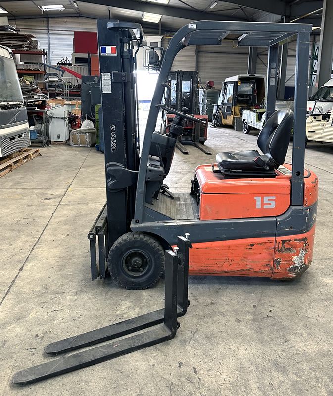 CHARIOT ELEVATEUR TOYOTA FBESF15 1500 KG
