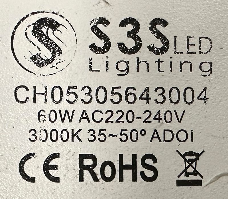4 UNITES.DOUBLE SPOT ORIENTABLE LED POUR RAIL EN ALUMINIUM LAQUE BLANC DE MARQUE S3S LED LIGHTING MODELE CH05305643004. LED 60 WATT, 3000 K. 26 X 22 X 12.5 CM.