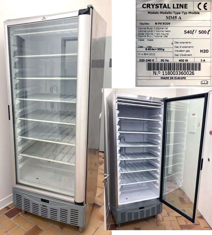 VITRINE REFRIGEREE POSITIVE 540 LITRES DE MARQUE CRYSTAL LINE MODELE MM5-A OUVRANT PAR UNE PORTE VITREE SUR 14 NIVEAUX. 400 WATTS. 230 VOLTS. GROUPE FROID INTEGRE. VENDU AVEC 8 GRILLES. 197 X 74 X 75 CM. LOCALISATION : ORANGE - EVREUX - 337 RUE GAY LUSSAC - 27000 EVREUX.